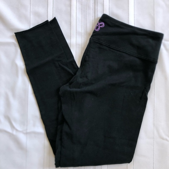 TNA Crop Leggings - Picture 2 of 15